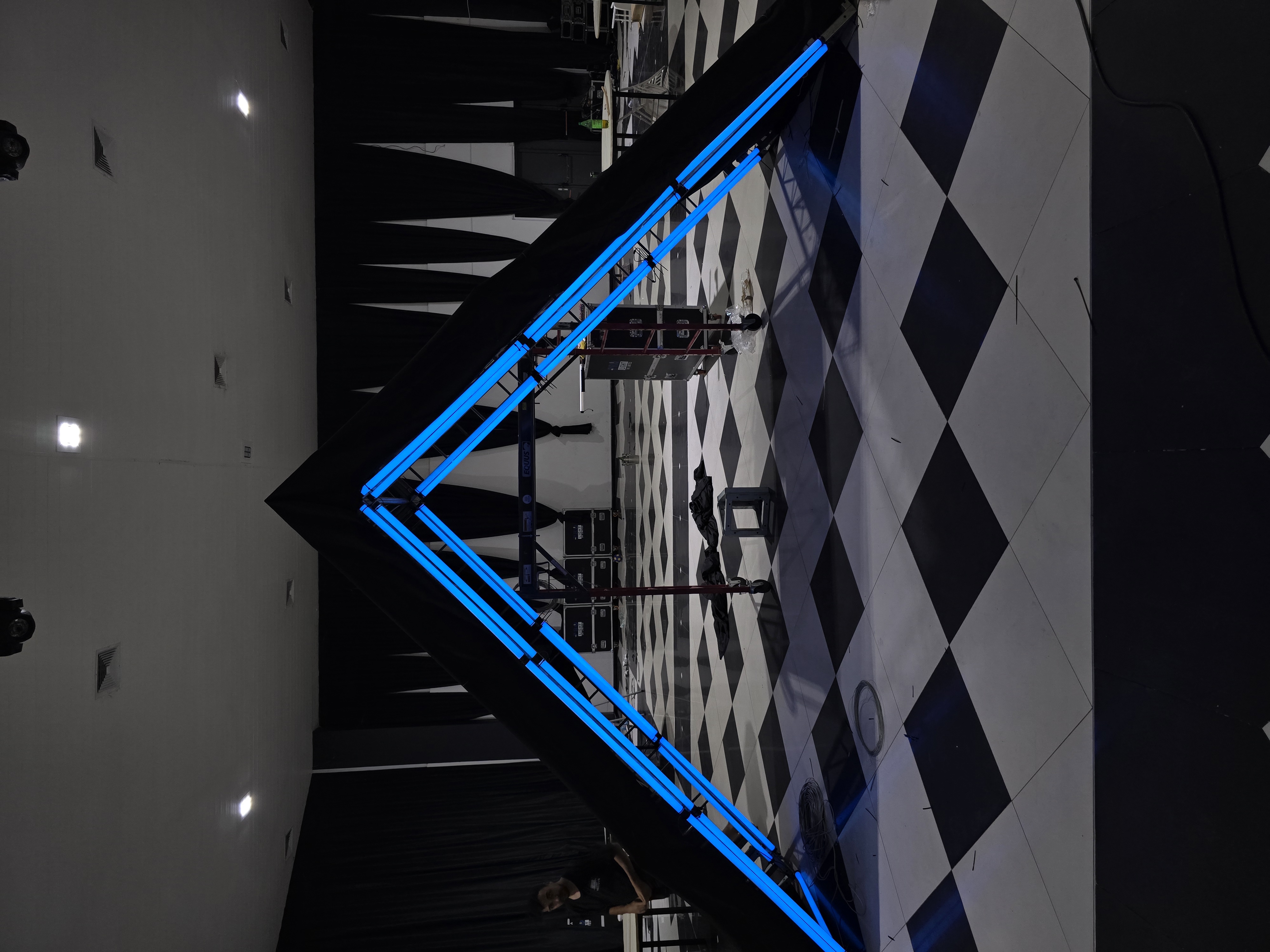 Pórtico Triángulo Pixel