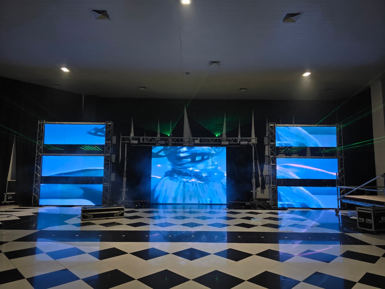 Set Split Screen & Laser